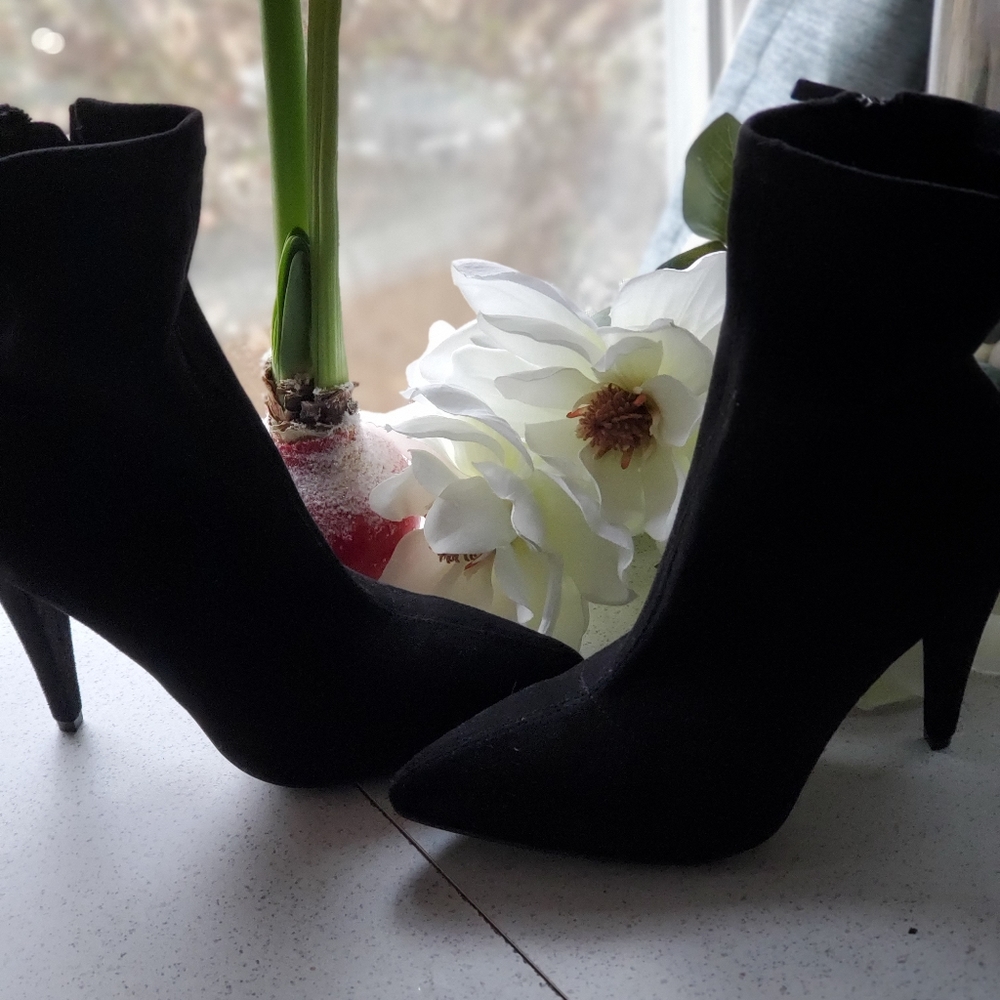 Shoes - Picture 2 of 3